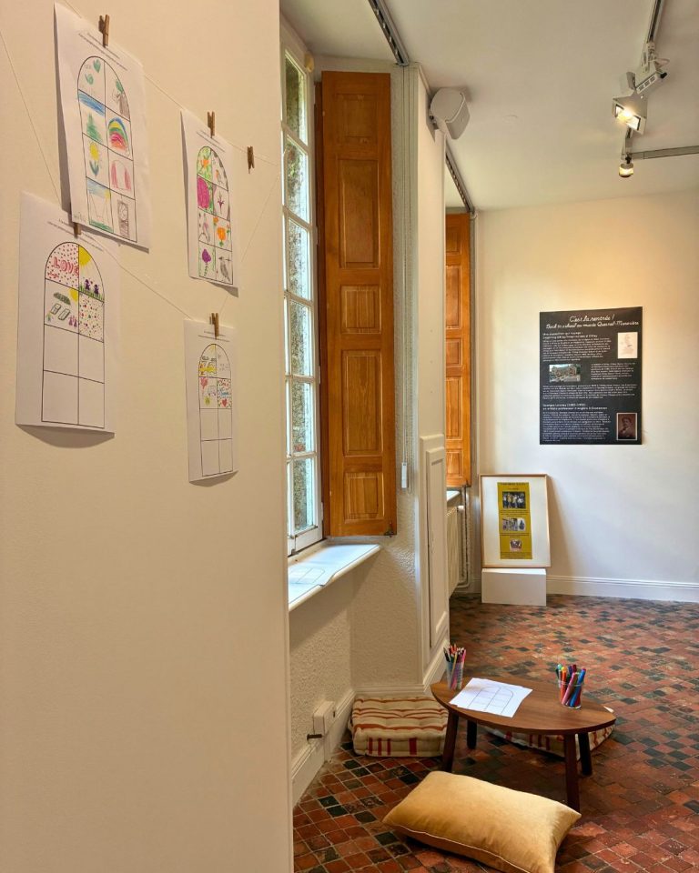 Accrochage-english-corner_musee-quesnel-moriniere-1